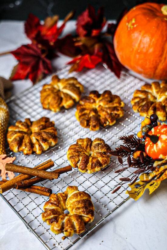 Äpfel im Blätterteig