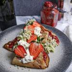 palacinky s jahodovým džemom