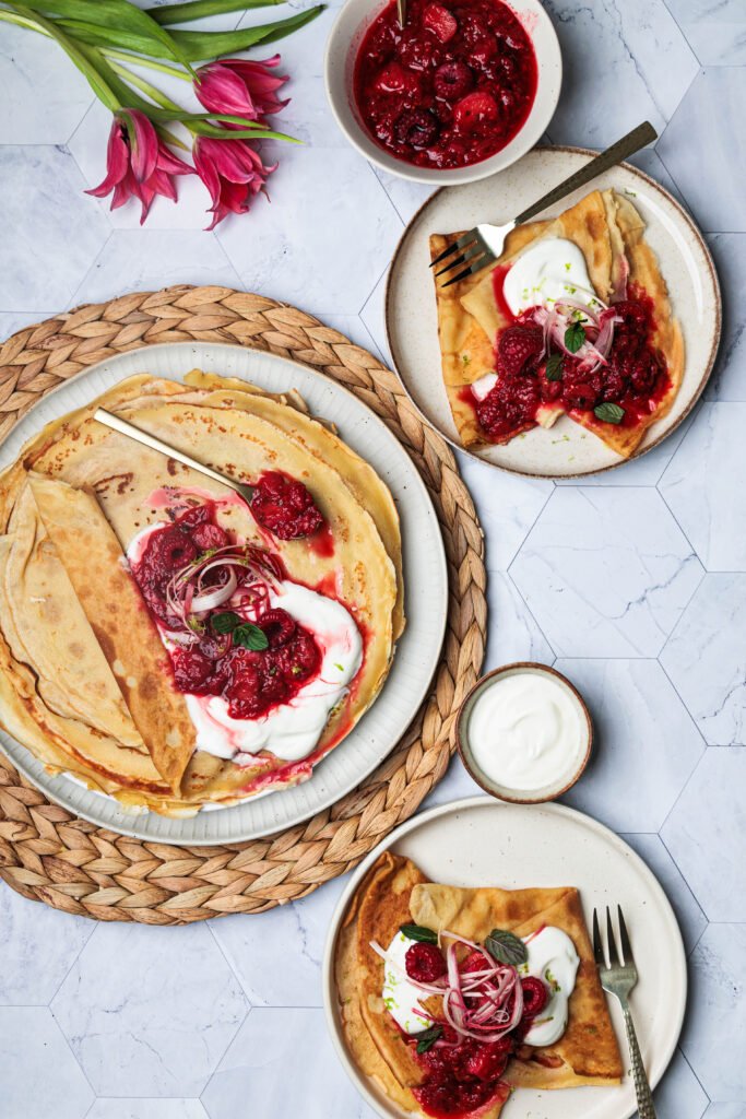 palacinky s rebarborovo-malinovým kompotom