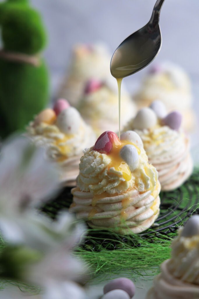easter pavlova dessert