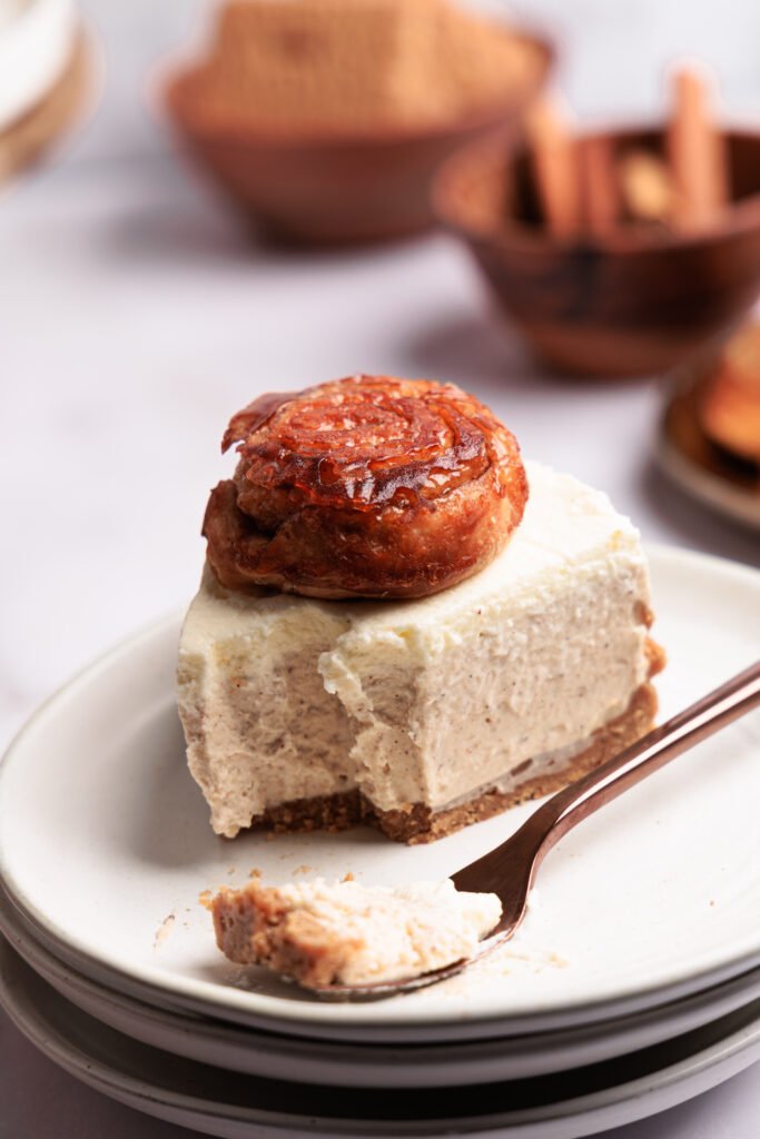 Cinnamon roll cheesecake