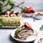 bezlepková pistáciová roláda s jahodovým krémom