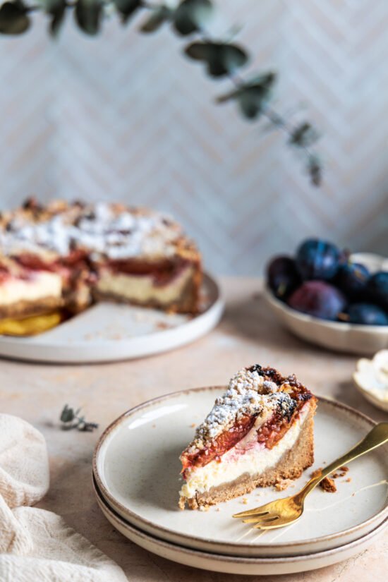 slivkový koláč s mascarpone a škoricovou mrveničkou